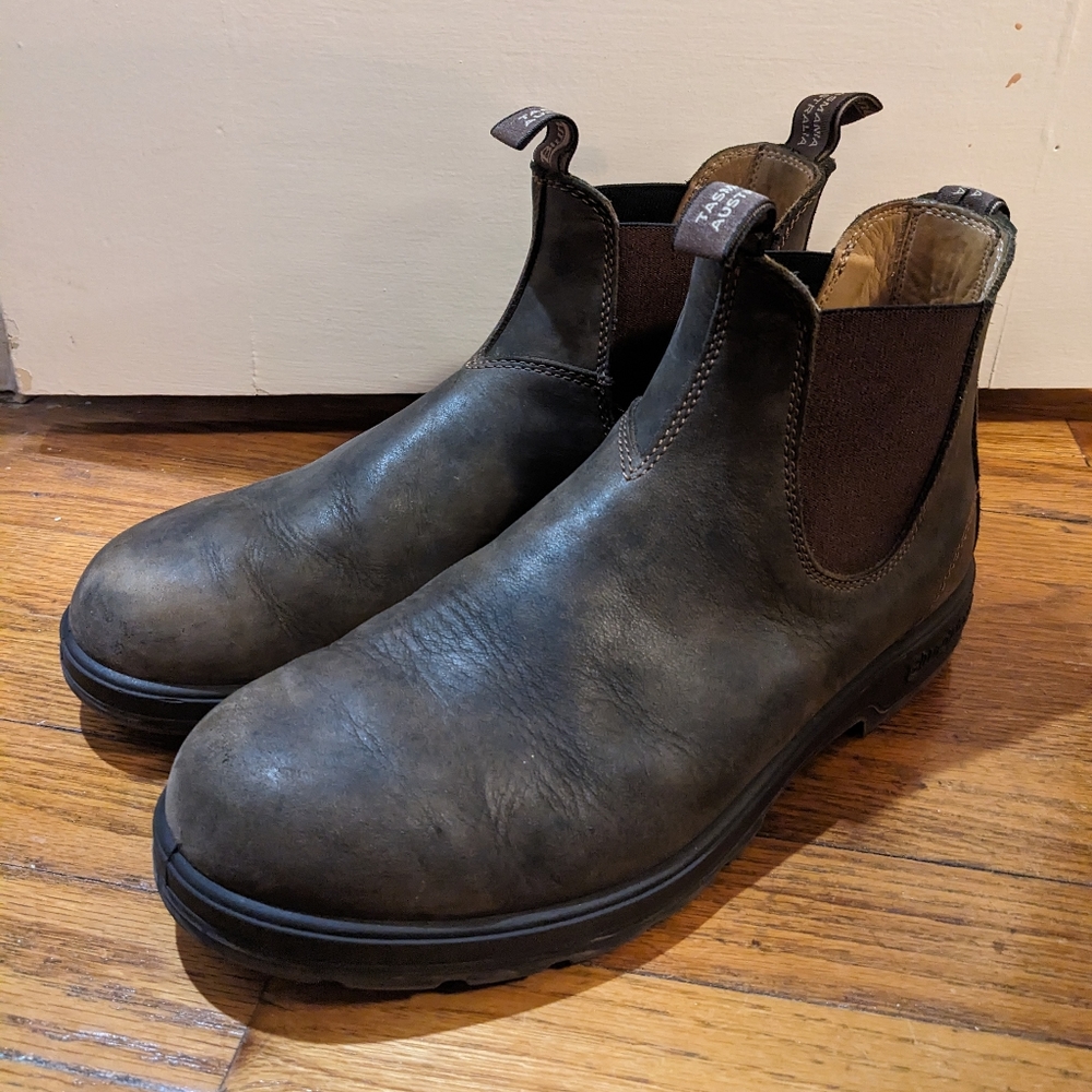 Men's lightly used Blundstone Boots size 11